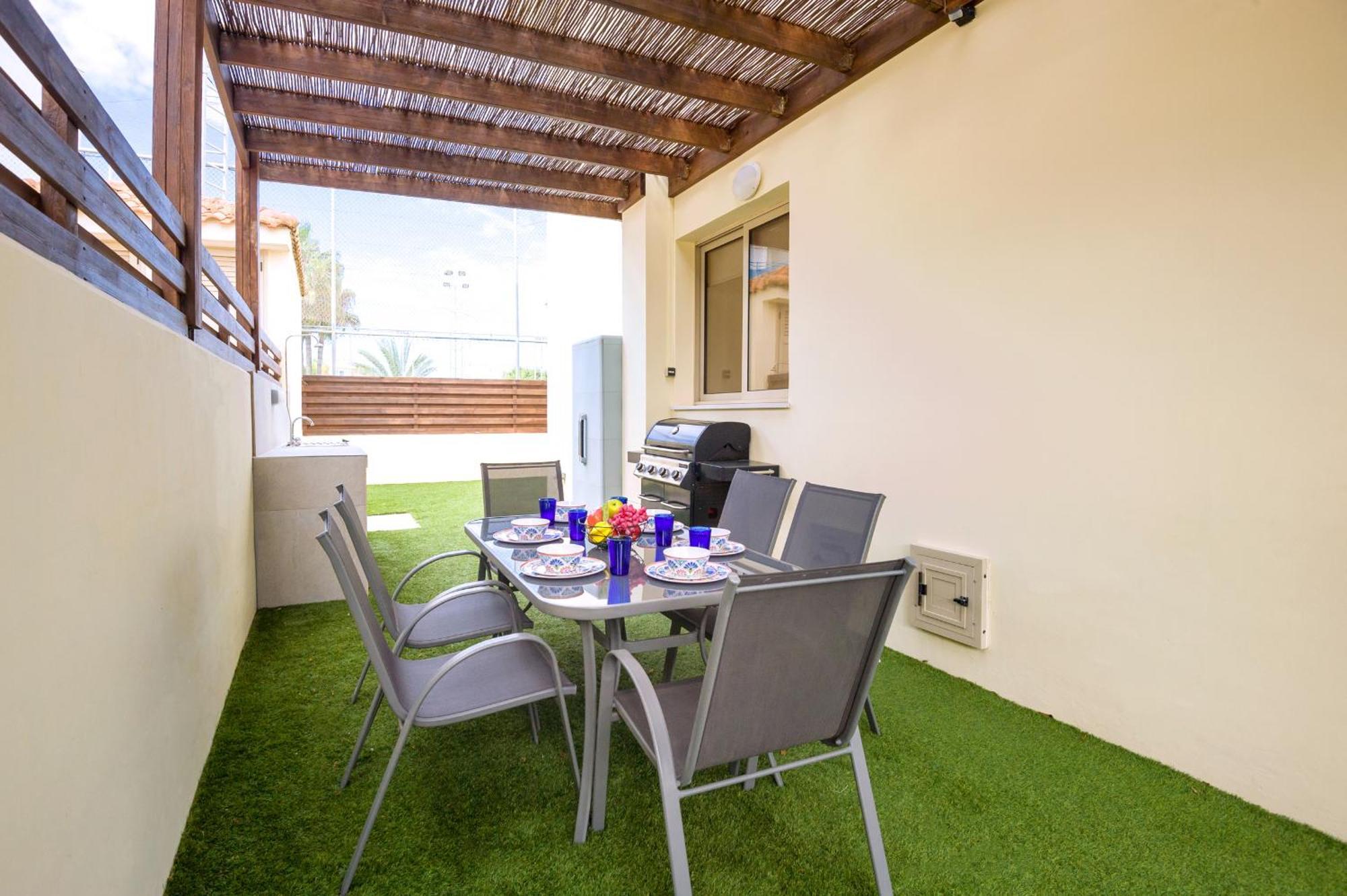 Villa Oasis Pernera ภายนอก รูปภาพ