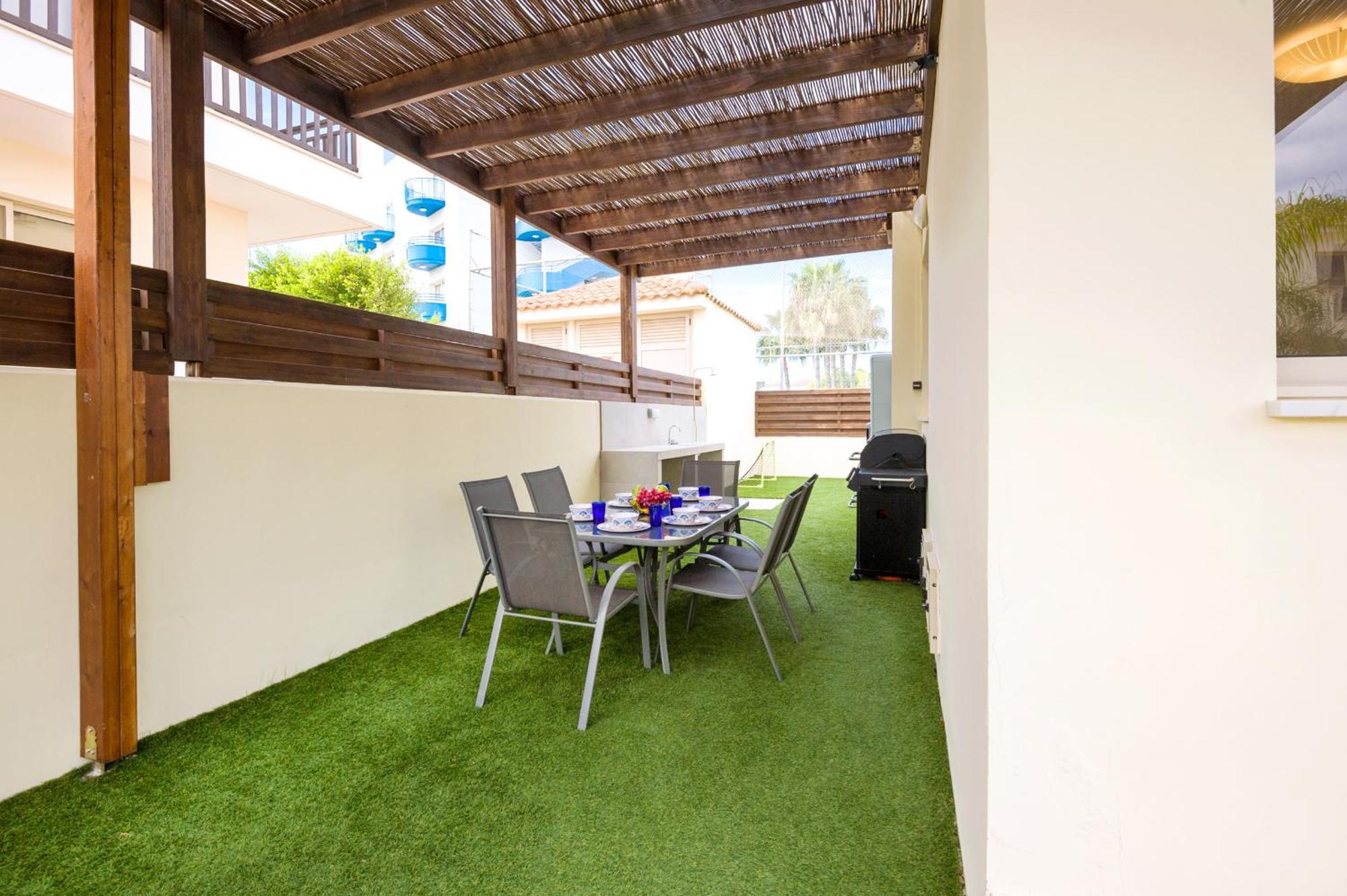 Villa Oasis Pernera ภายนอก รูปภาพ